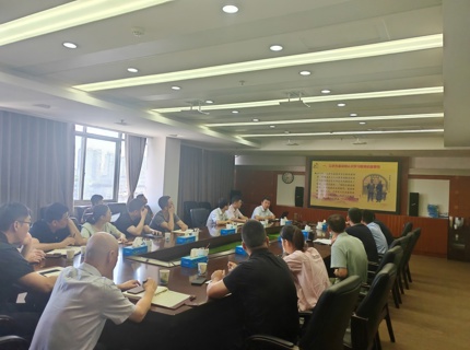 张洪刚讲授深刻贯彻中央八项划放心灵学习教育专题党课