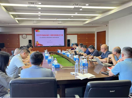 王俊讲授深刻贯彻中央八项划放心灵学习教育专题党课